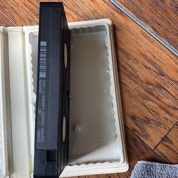 🔥host pick🔥 Black diamond Disney Classic Robin Hood VHS Tape. - Picture 6 of 6